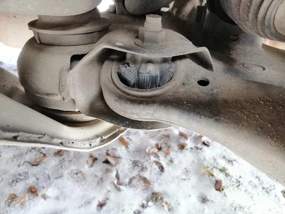 Сайлентблоки тойота альфард. Сайлентблок toyota 4872512560. Сайлентблок рычага toyota rav 4. Сайлентблок тойота рав 4. Сайлентблоки тойота альфард.
