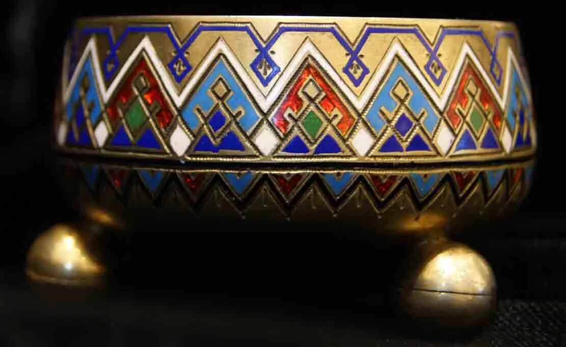 Выемчатая эмаль. Хлебников 84 проба братина. Портсигар змей хлебников эмаль. Выемчатая эмаль. Выемчатая эмаль.