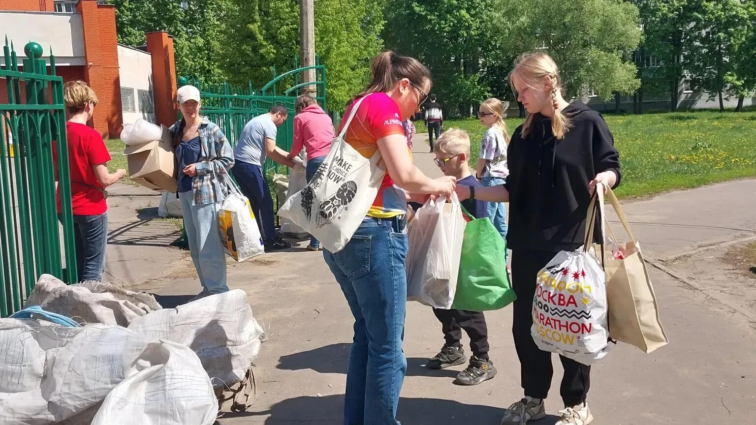 Вторичный сбор. Раздельный сбор мусора слоган. Вторичный сбор. Экологическая акция раздельный сбор. Сортировка отходов.