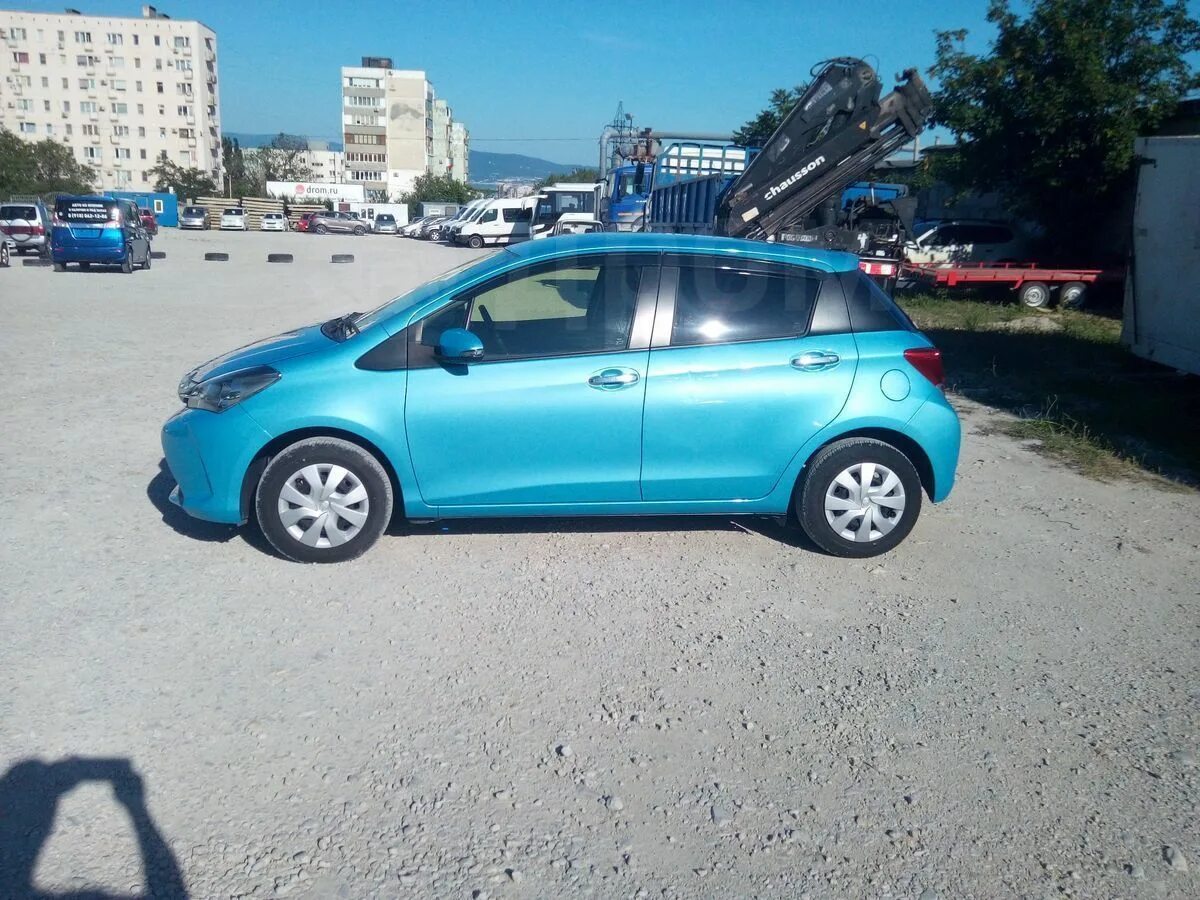 Toyota Vitz 2015. Toyota Витц 2015. Витз Тойота Витц 2015. Toyota Vitz 2015 АКБ. Витц 2015 год