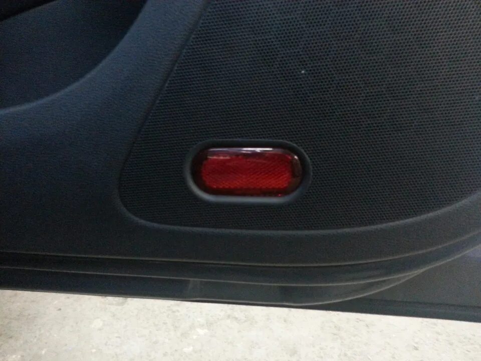 Не горит подсветка двери. Плафон подсветки двери шкода а5. подсветка дверей skoda octavia a5.