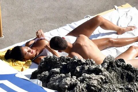 Николь Шерзингер (Nicole Scherzinger) отдыхает на острове Капри (13.07.2017...