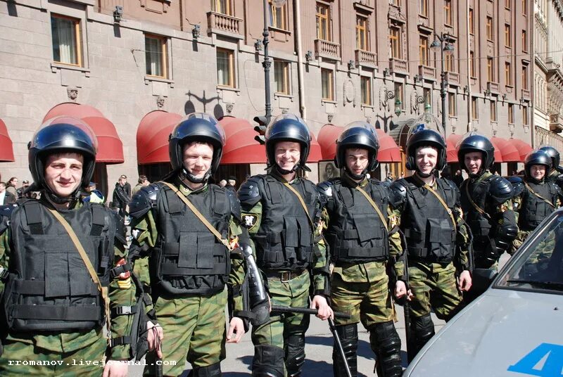 Футбольные фанаты. Питер в начале мая. 13 мая петербург. Футбольные фанаты. 13 мая петербург.