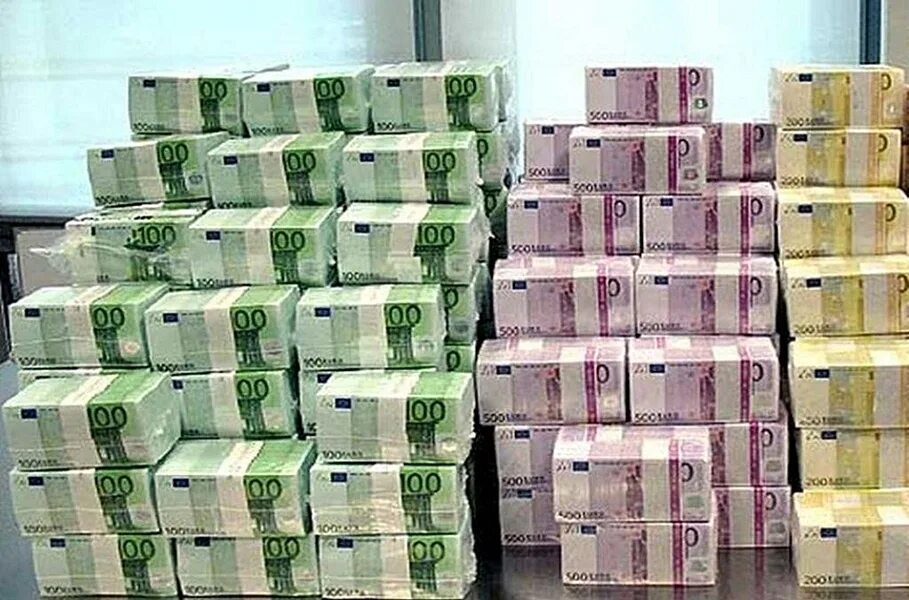 50000000 евро в рублях. Очень много пачек денег. деньги евро. большие деньги пачками. пачки денег евро.