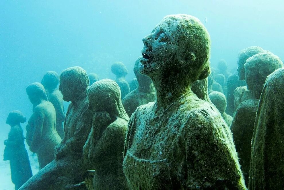 Подводное кладбище в Майами. «Нептун» – подводное кладбище. Статуи под водой. Каменные статуи под водой.