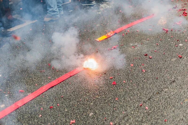 Можно ли взрывать фейерверки