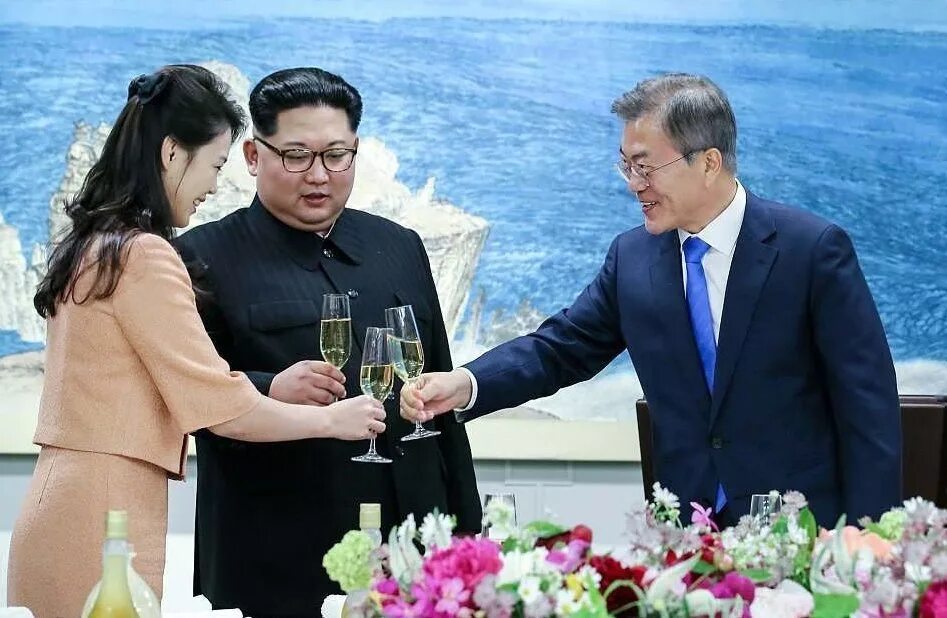 Быть женой руководителя. Женщина руководитель. Влиятельная леди в истории. Быть женой руководителя. Женщина босс.