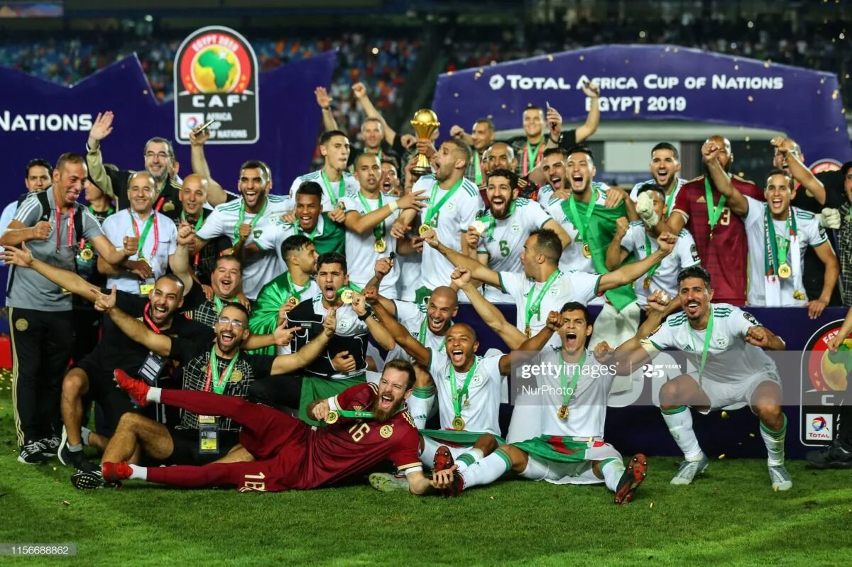Алжир футбольная команда. Алжир Кубок африканских наций. Сборная Алжира. Сборная Алжира по футболу.