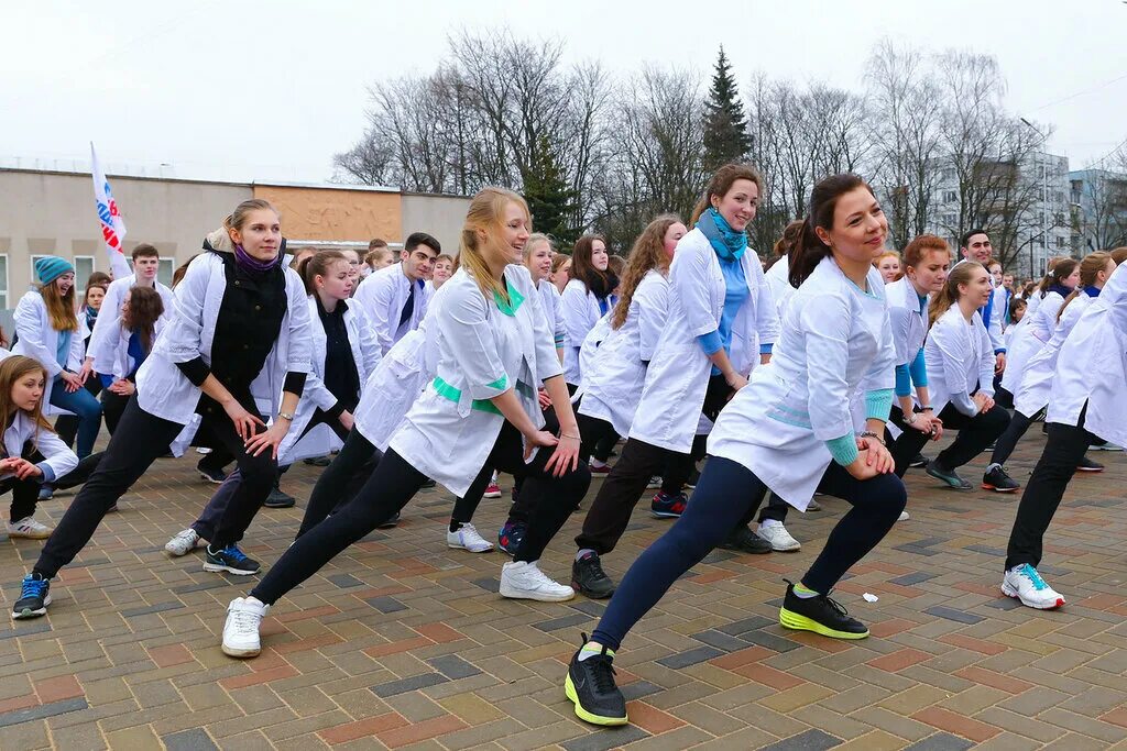 Всемирный день здоровья. 7 апреля день здоровья. Флэшмоб на день здоровья в школе. Всемирный день здоровья в колледже. Единый день здоровья.