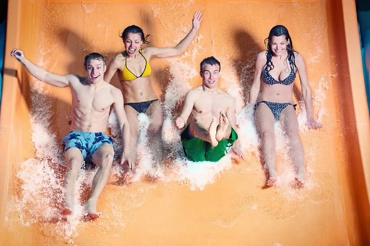 Можно ли идти в аквапарк. Аквапарк без. Дети в аквапарке. Можно ли идти в аквапарк. Девушка в аквапарке без лица.