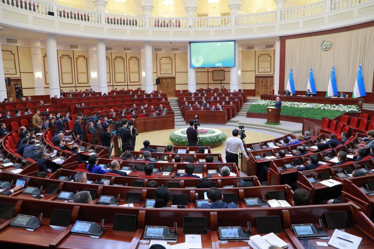 O zbekiston bo yicha. Парламент комиссияси. Парламент Республики Узбекистан. Парламентская комиссия Узбекистана. Олий мажлис Узбекистана.