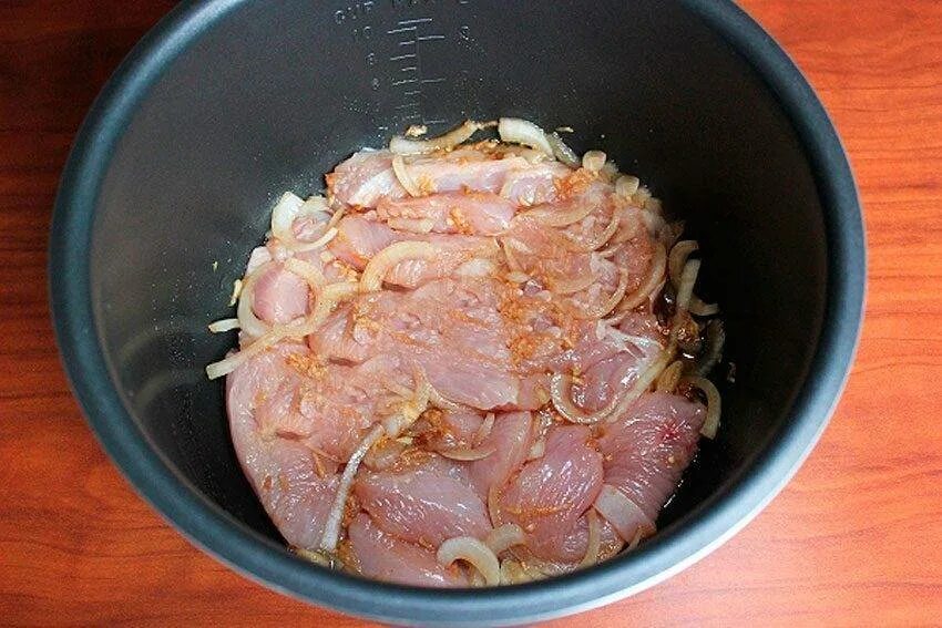 Куриная грудка в мультиварке вкусно. Филе курицы в мультиварке. тушеная индейка в мультиварке. куриная грудка в мультиварке. тушеное филе курицы в мультиварке.