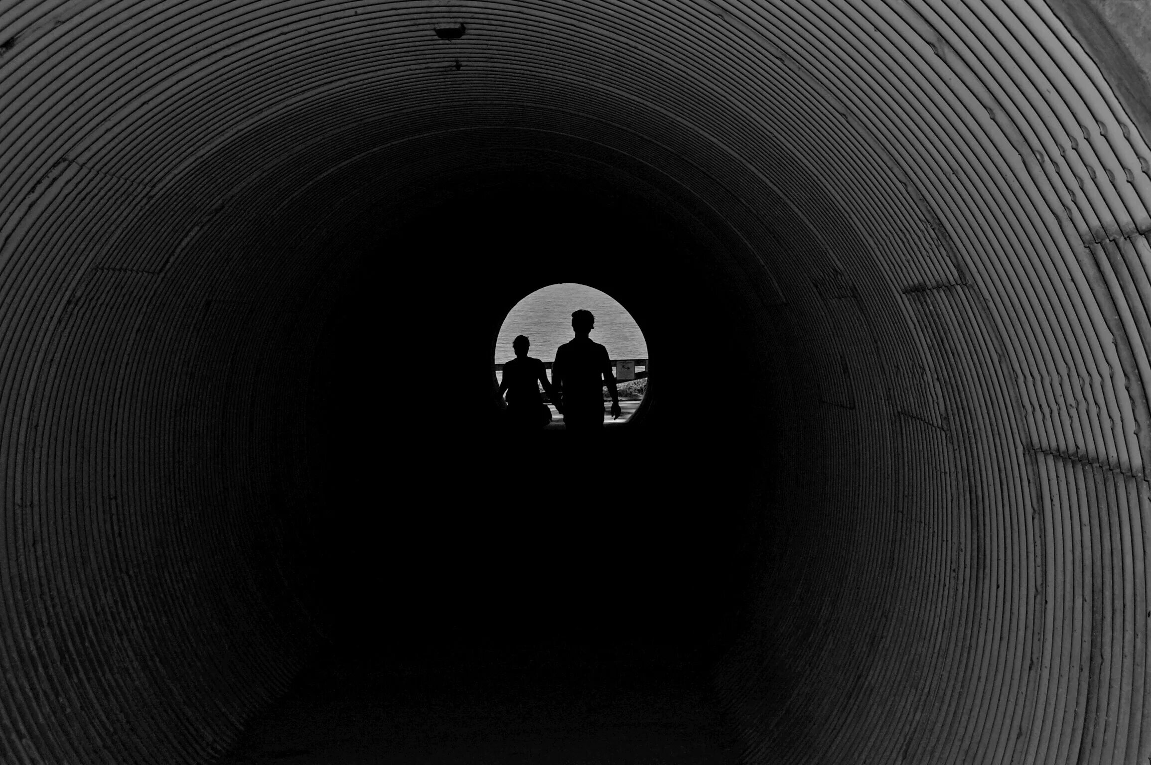 Черный тоннель. Темный туннель. Черный тоннель. Тоннель метро. Свет в конце тоннеля.