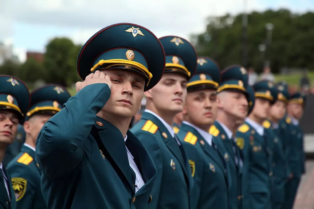 Офицер центра. Курсанты агз мчс. форма курсантов агз мчс рф. выпуск мчс днр. офицер агз мчс.