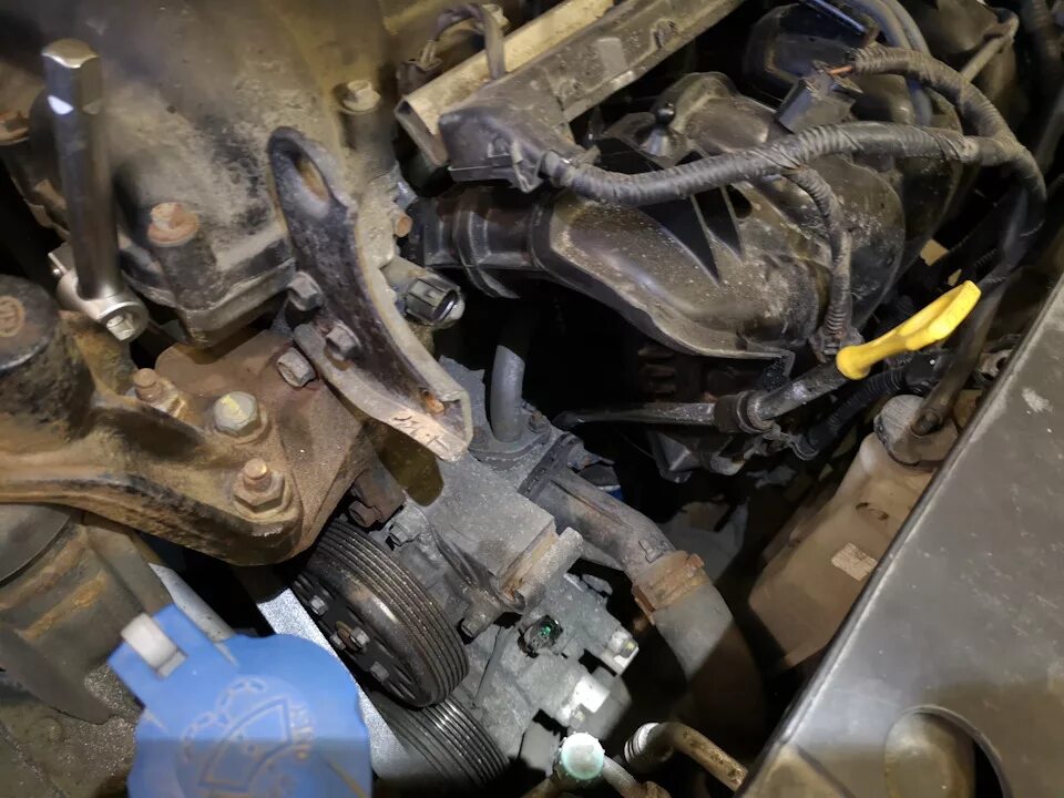 Как на рио поменять генератор. Как на рио поменять генератор. Крепление генератора киа рио 2010. Провод генератора киа рио 3. Как на рио поменять генератор.