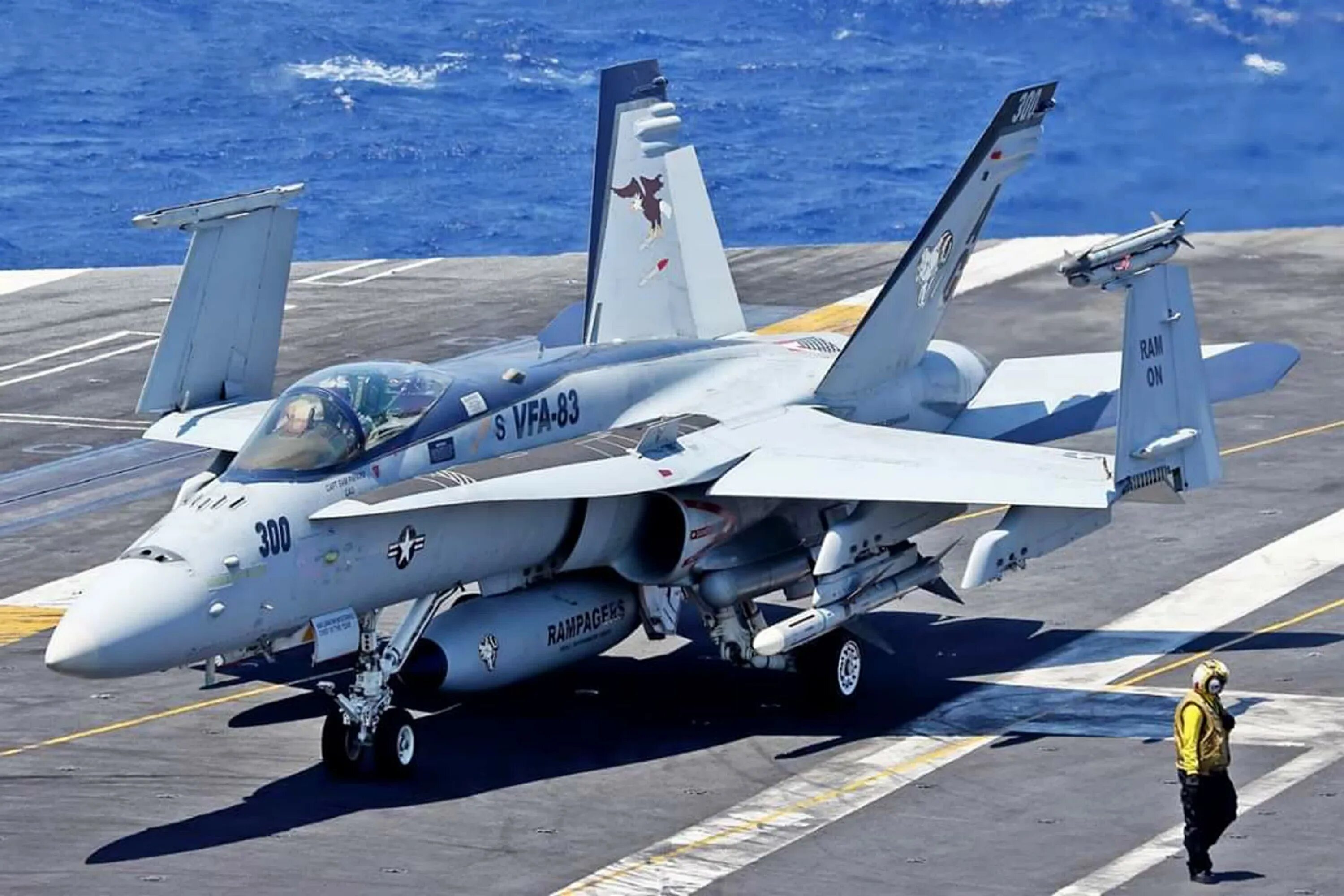 8 f 18 11 f. Хорнет f a 18c. Ф 18 Хорнет. F/A-18 «Хорнет». Fa-18c Hornet.