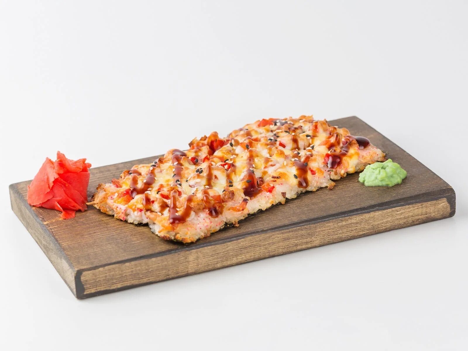 Пицца ролла телефон. Японская пицца на нори. Суши пицца с лососем. Пицца СУШИЗА С лососем. Суши пицца с беконом.