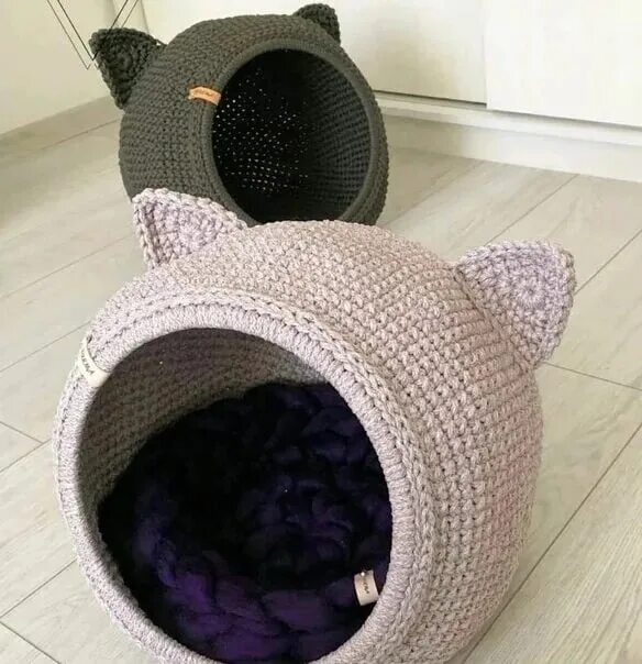 Лежанка для кошки из трикотажной пряжи. Домик для кошки крючком из шнура. Домик для кошки из трикотажной пряжи. Домик для кота вязаный крючком. Вязаный домик для кошки из трикотажной пряжи.