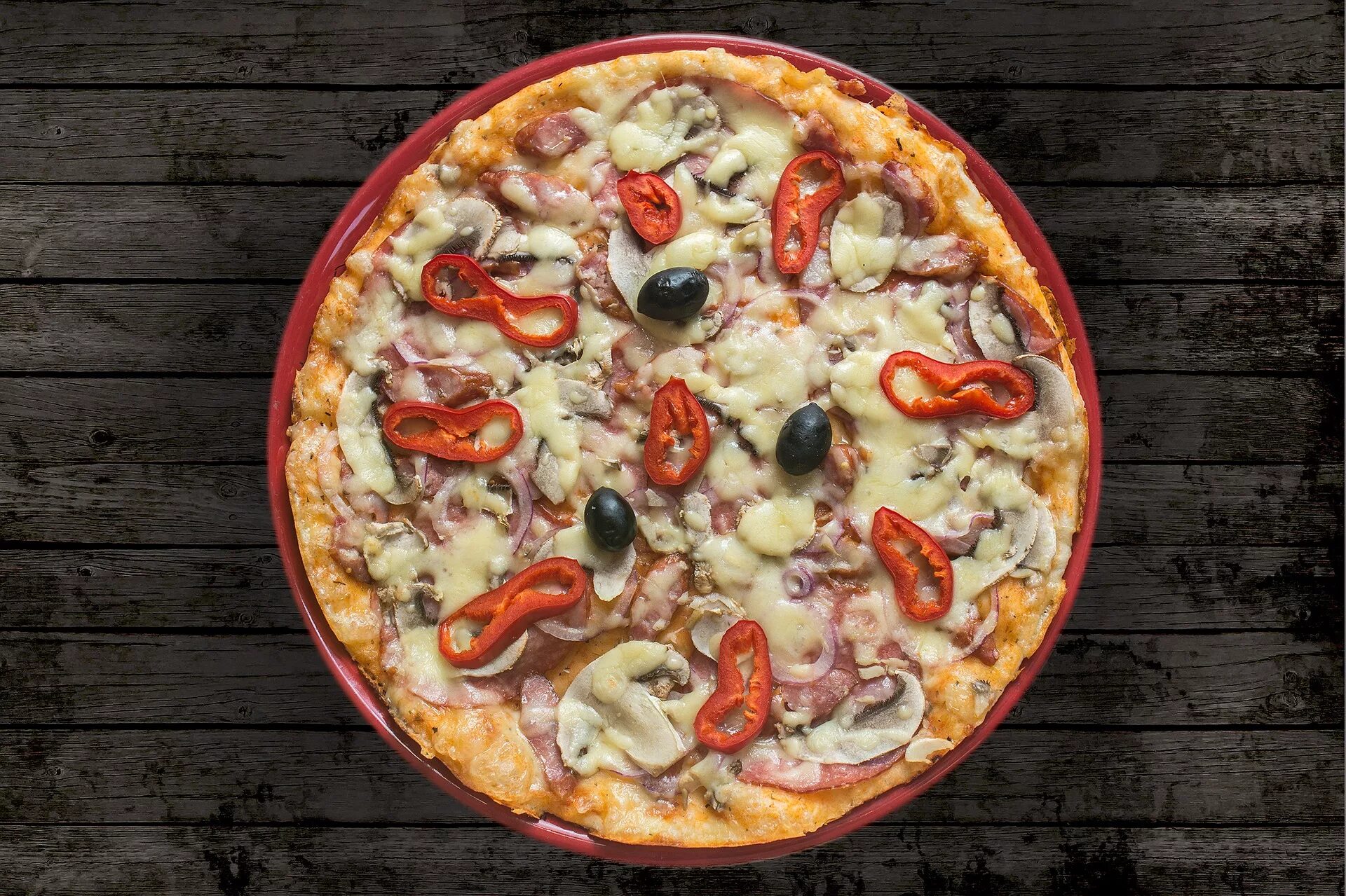Сколько лет пицце. "Пицца". Итальянская пицца. Пицца вид сверху. Пецица.