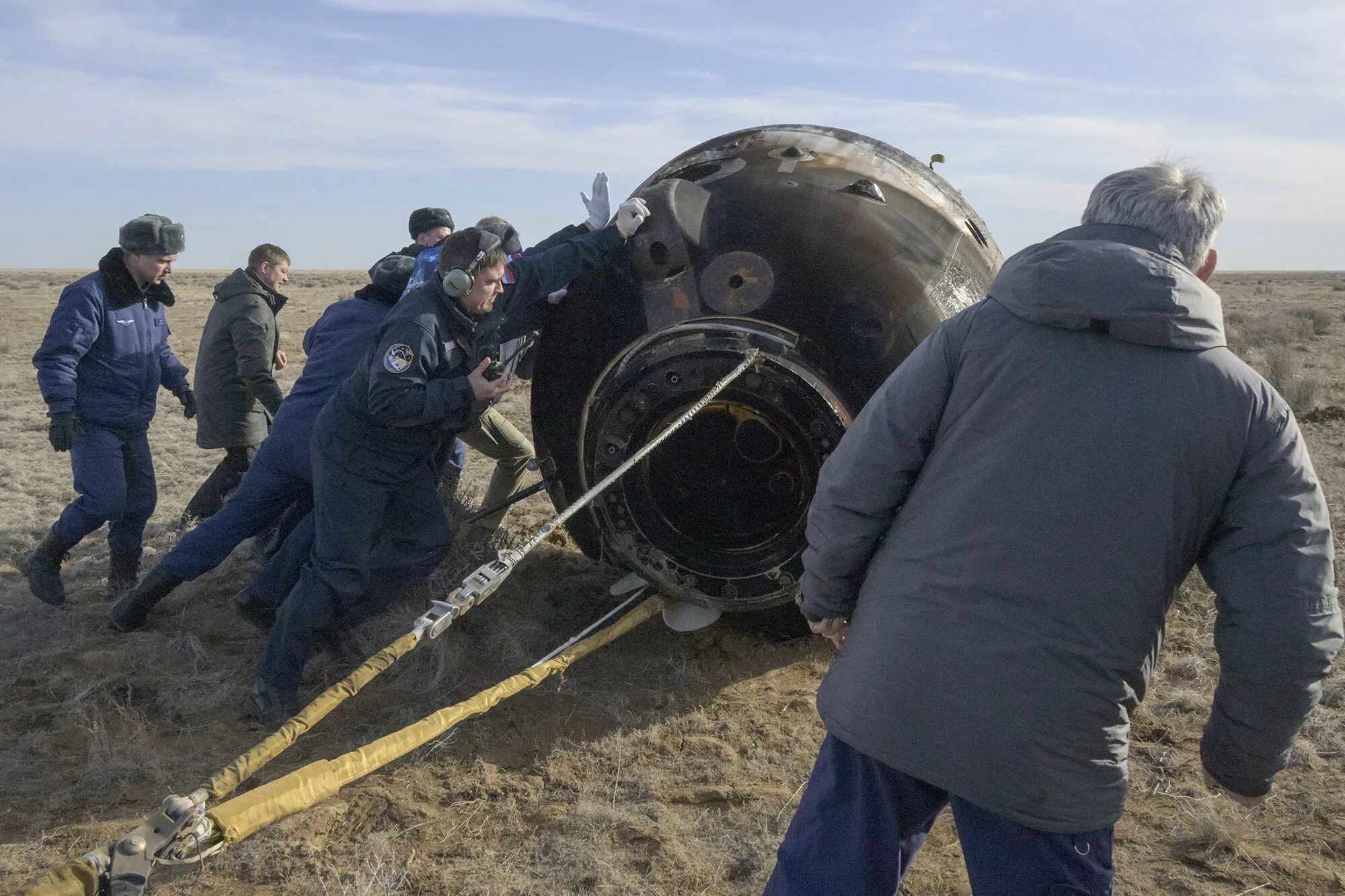 Где приземлился космонавт