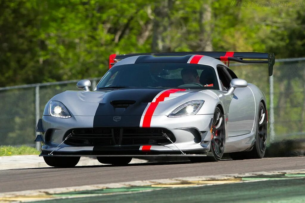Корвет вайпер. Dodge viper srt 2022. Dodge viper 2024. Dodge viper gts 2020. Додж вайпер 2020.