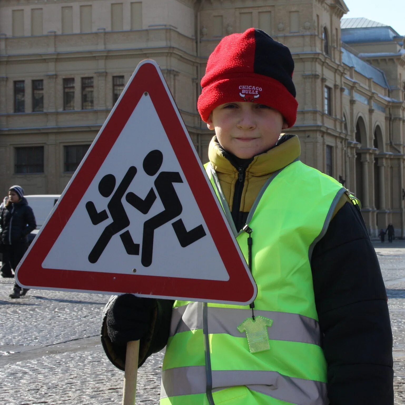 Осторожно дети на дороге. Внимание дети. Внимание пешеход на дороге.