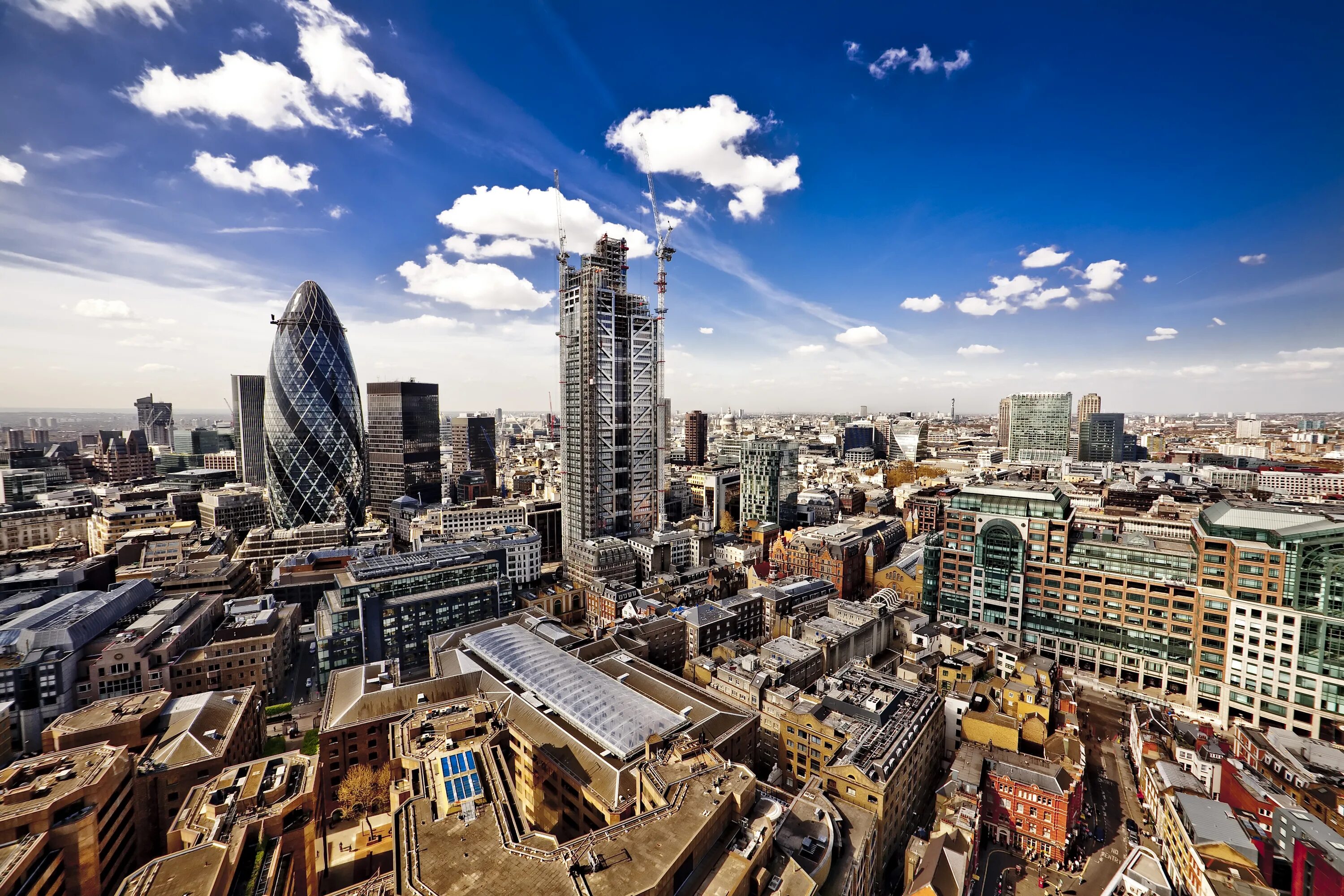 Какой центр лондона. Район Сити в Лондоне. Лондон Сити небоскребы. Панорама здания. Дневной город.