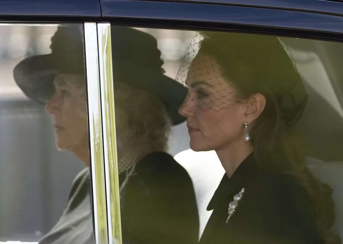 Похороны королевы Елизаветы 2022- Кейт Миддлтон. Кейт Миддлтон на похоронах Елизаветы 2. Кейт Миддлтон на похоронах. Кэтрин принцесса Уэльская 2022. Кейт миддлтон жива или умерла