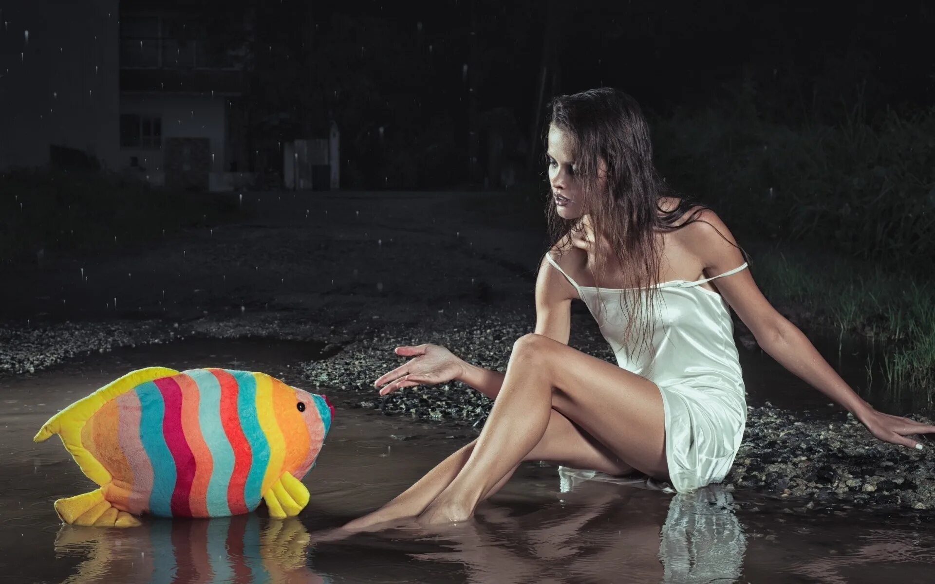 Девушка в наушниках. Девушка рыбка. Человек в наушниках. Текст песни девочка. Заскокина наталья нижний новгород инстаграм.