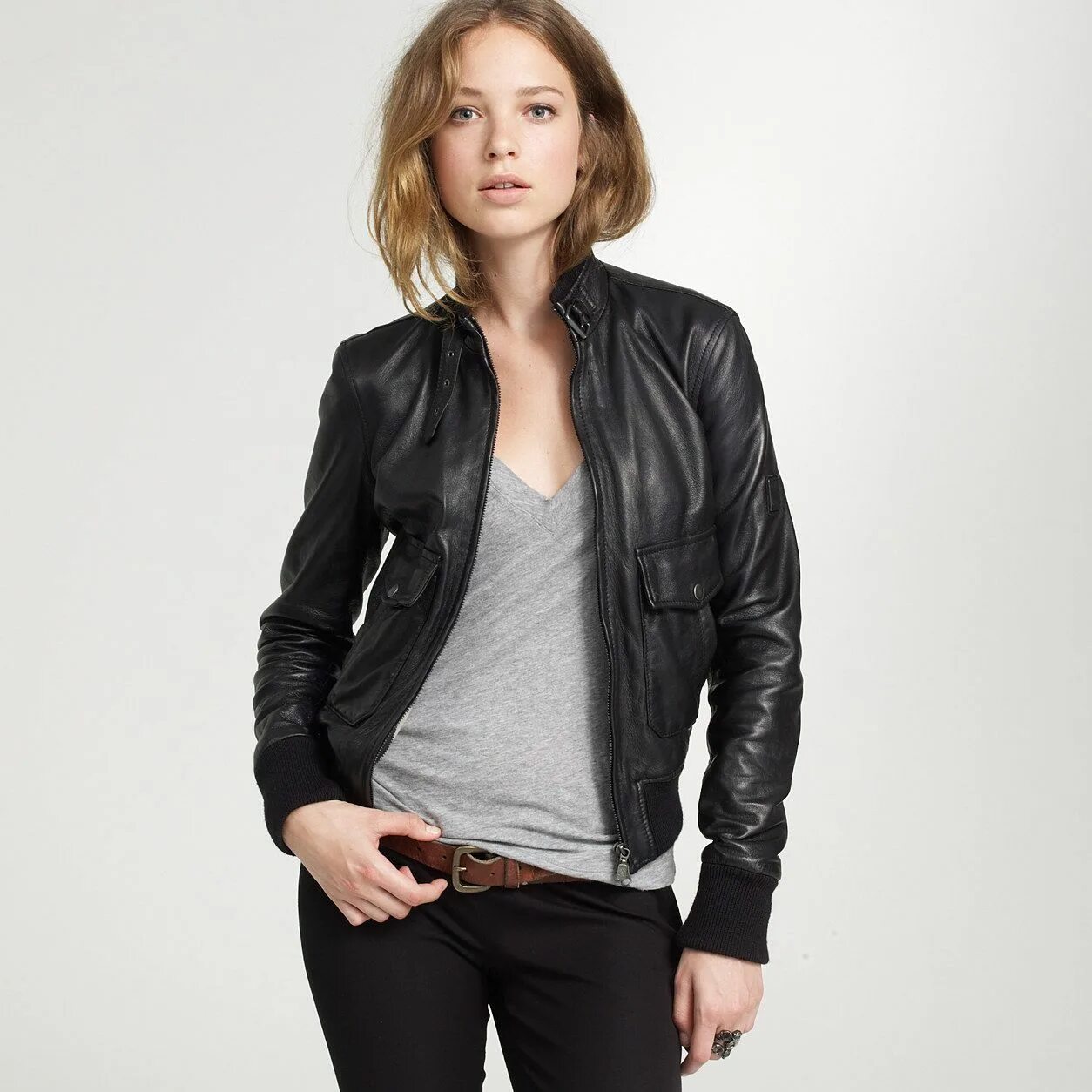 Belstaff куртка-бомбер. Belstaff бомбер женский. Sela кожаная куртка бомбер. Superdry Leather Bomber Jacket. Бомбер с чем носить 2024