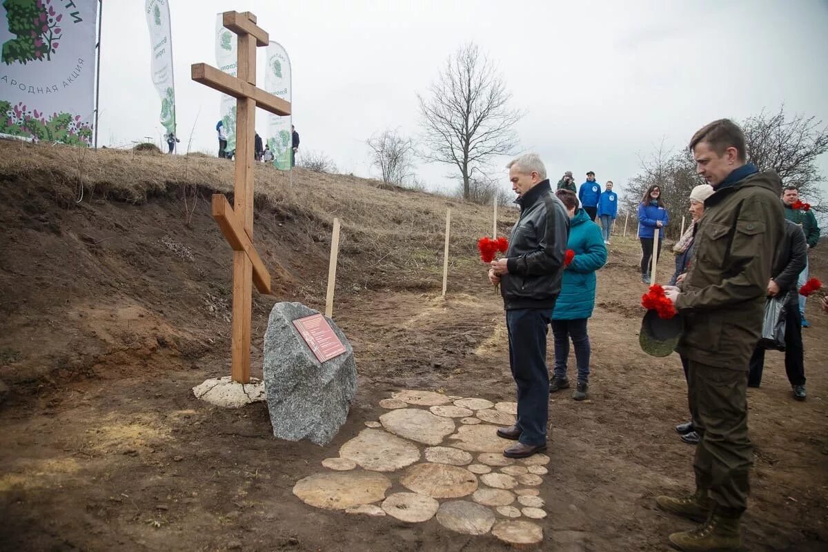 Белгородский край последние новости. Акция сад памяти в Белгородской области. Сад памяти Белгород. Белгородская область Вейделевский район село Яропольцы. Яблоневый сад памяти.