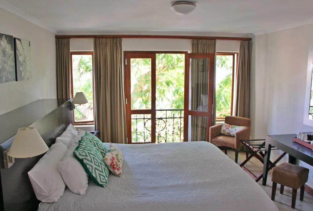 The quest guest house. Sundowners guesthouse budget+ guest house (хиккадува). maias warm гест хаус. room 203.