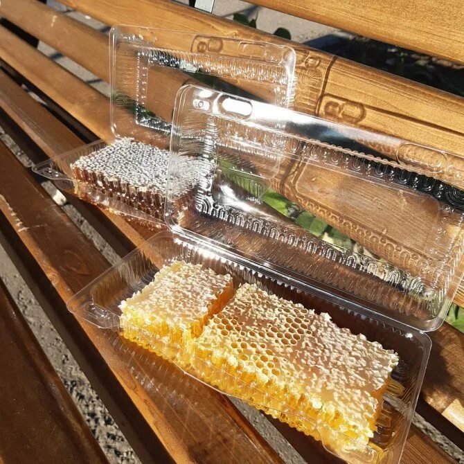 Хранение сот. Хранение сот. Ящик для хранения рамок пчелиных. Шкаф для хранения пчелиных рамок. Ящик для хранения сотовых рамок.
