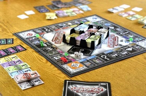 Монополия игра правила деньги. Monopoly миллионер. Игра Монополия миллионер. Монополия BTS. Монополия с деньгами и карточками.