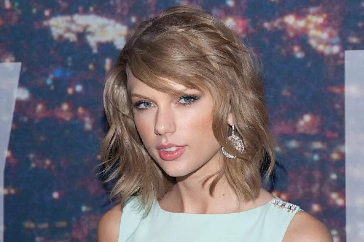 Свифт сейчас работает. Тейлор свифт 2025. тейлор свифт сейчас. taylor swift snl. тейлор свифт инстаграм.