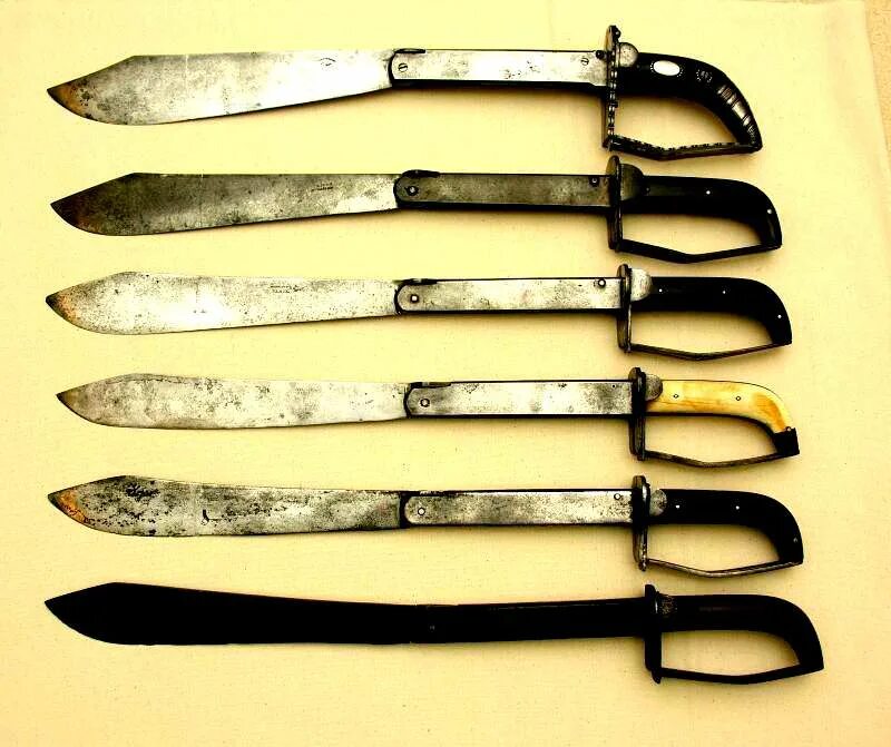 Старины ножи. Старинный боевой нож. Ножи боевые исторические. Иранские боевые ножи. Античный боевой нож.