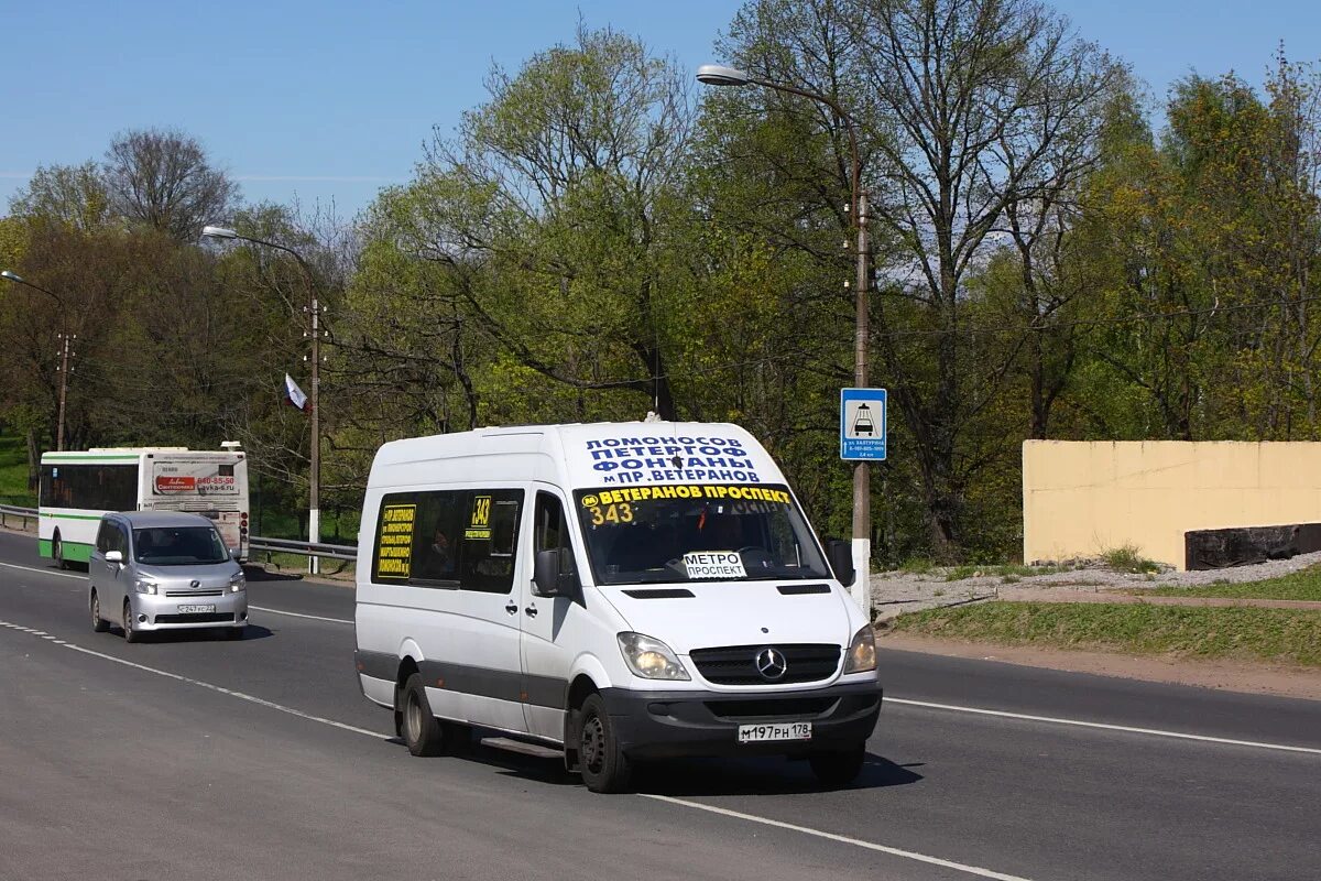 пассажирский автобус. маршрутный микроавтобус. маршрутный автобус. маршрутный микроавтобус. мосгортранс 17 автобусный парк.