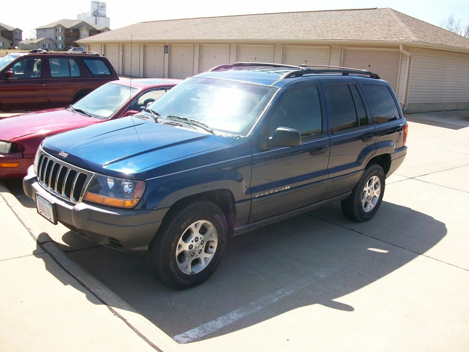 Гранд чероки 2000 года. Jeep Grand Cherokee 2000. Jeep Grand Cherokee Limited 2000. Jeep Grand Cherokee Laredo 2000. Джип Гранд Чероки 2000 4.7.