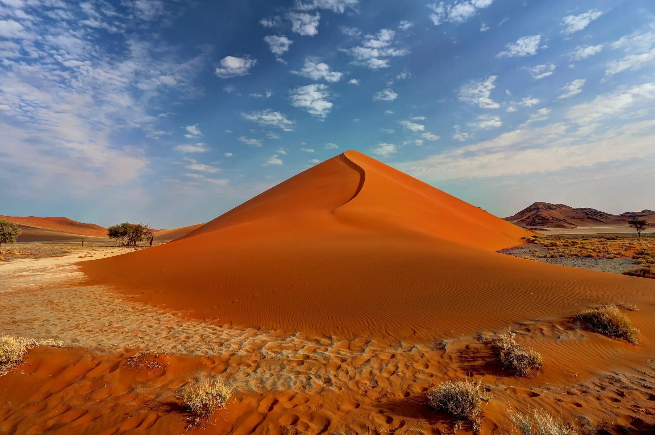 Песчаная пустыня Барханы. Пустыня сахара Барханы. Барханы пустыни Намиб. Песчаные Бугры дюны Барханы.