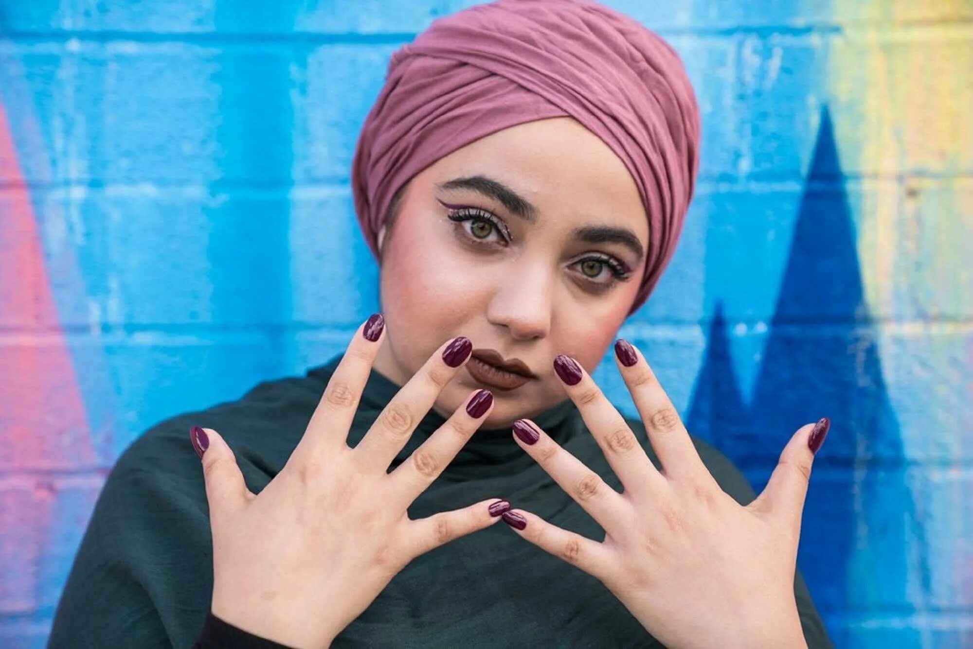 Мусульманские ногти. Маникюр для мусульманок. Мусульманские ногти маникюр. Ногти в мусульманском стиле. Халяльный маникюр.