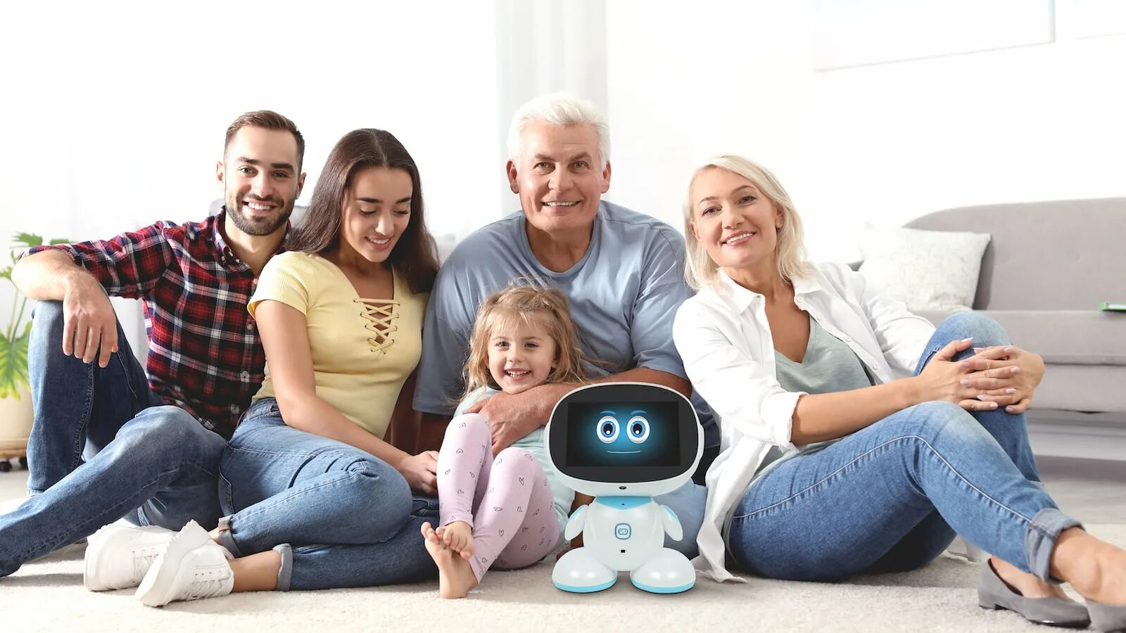 Социальные сети и семья. Семья роботов. Семья с гаджетами. Семейный робот. Счастливая семья с гаджетами.