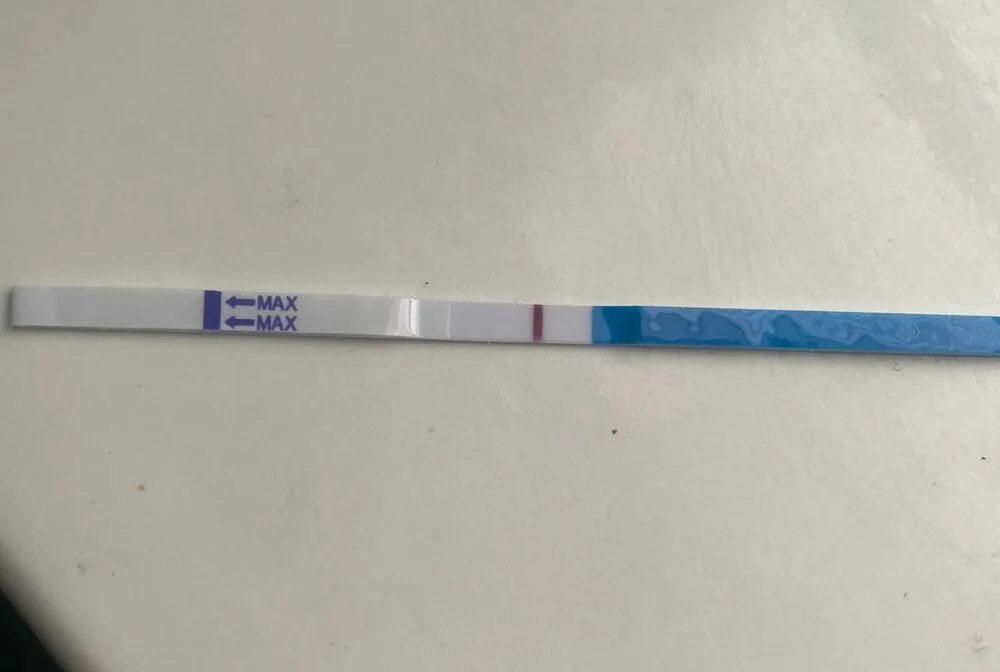 Полоски на тесте не ярчают. Полоски на тестах на беременность. Почему тест не яркий насыщенный. Полоска на тесте не становится ярче. Тест на беременность чек.