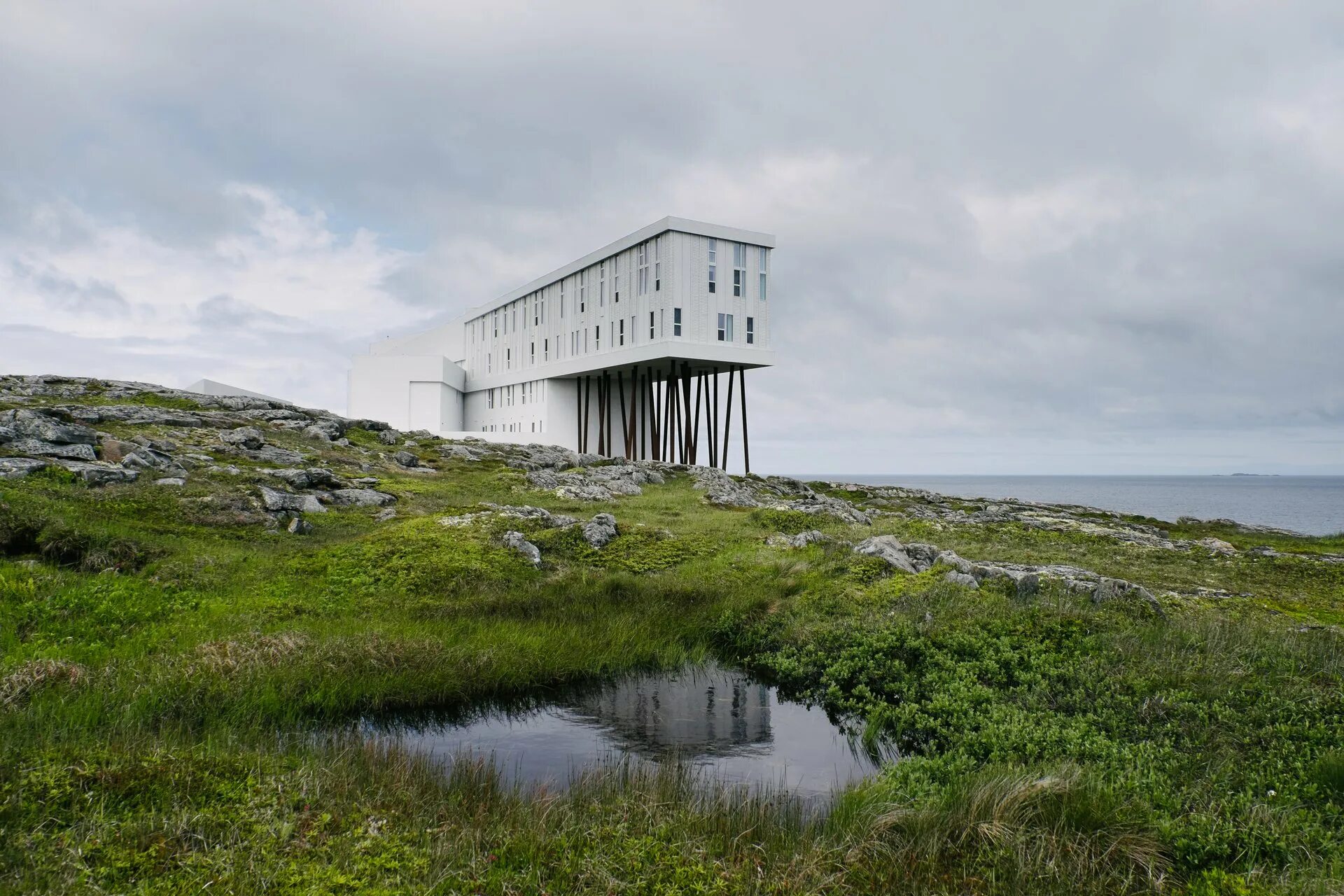 «Fogo Island Inn», Канада. Fogo Island Inn, ньюфаундленд, Канада:. Отель Фого Айленд. 3. Отель на острове Фого в Канаде. Island inn