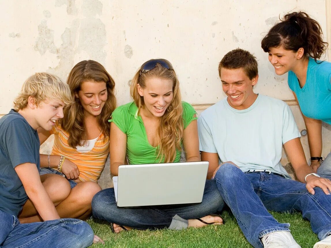 Молодежный социальная сеть. Человек и соцсети. Подработка в интернете для подростков от 14 лет. Ребенок и социальные сети позитивные.