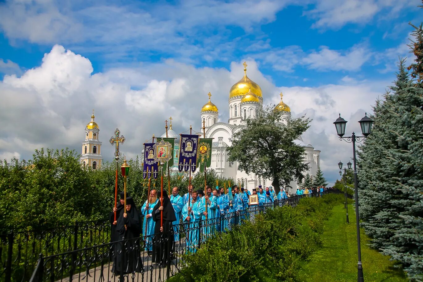 Дивеево сегодня в контакте. Серафимо-Дивеевский монастырь Святая канавка. Свято Троицкий Дивеевский монастырь.