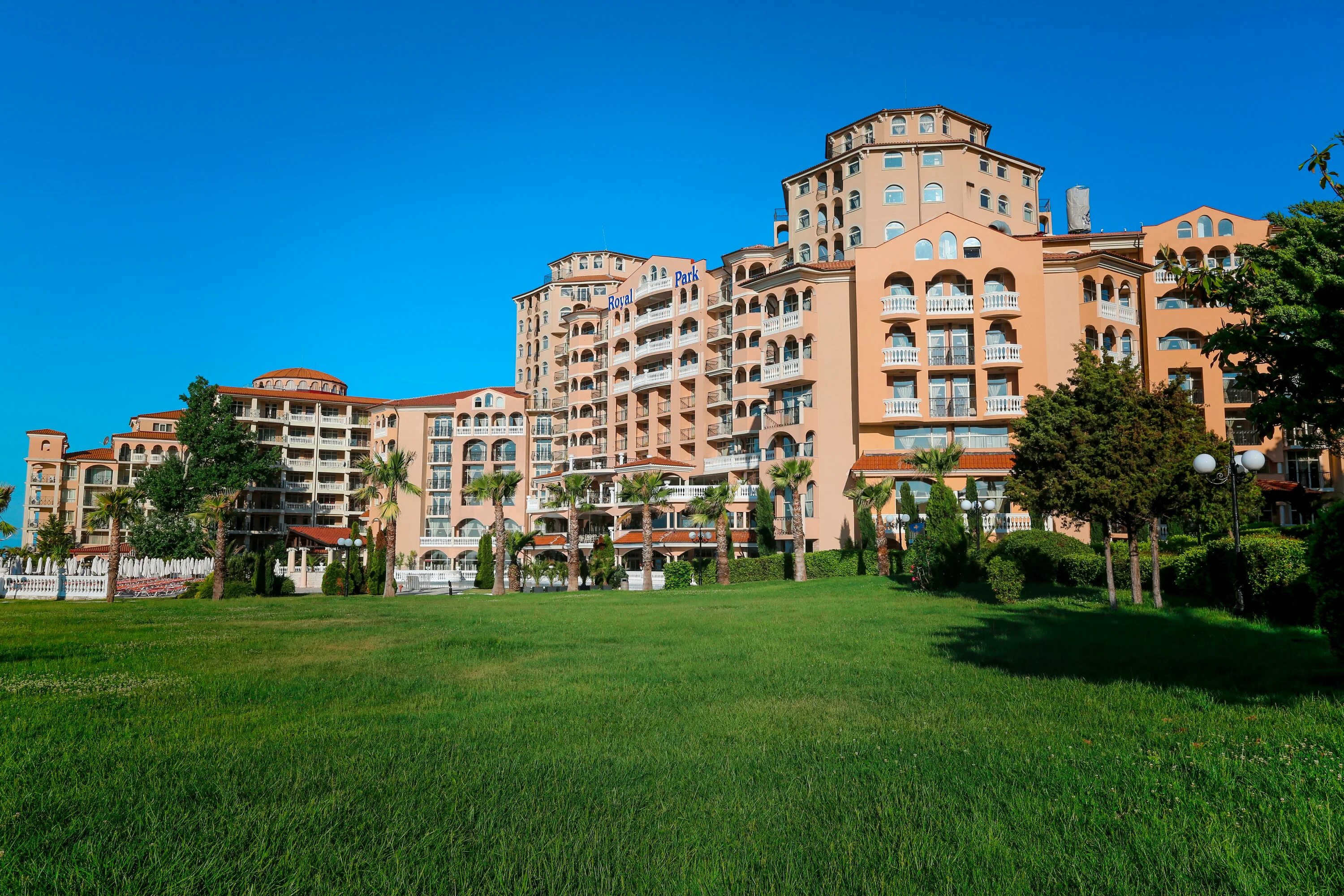 Болгария royal park. Villa park&spa 3*. Роял парк елените. Royal park 4. Мини гольф в отеле роял парк елените.