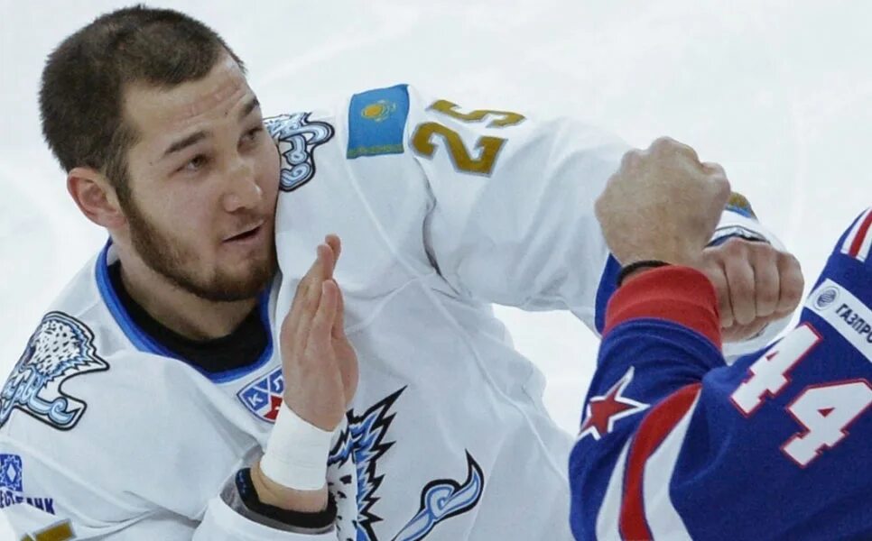 тафгай барыса дамир рыспаев. дамир тафгай рыспаев. игрок барыса дамир рыспаев. игрок барыса дамир рыспаев. хоккей дамир рыспаев.
