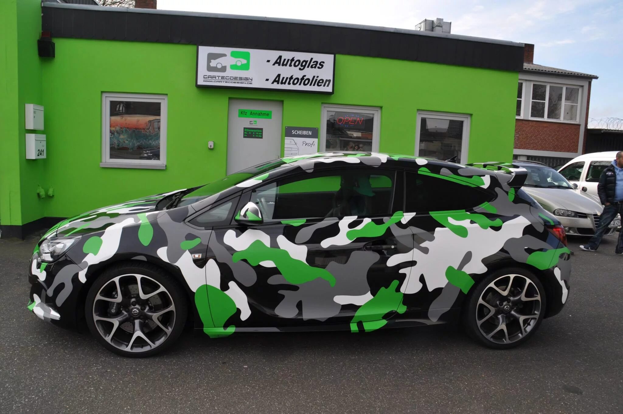 Создай камуфляж. Опель камуфляж green lime. ford limited камуфляж. опель астра цвет хаки. skoda a7 камуфляж.