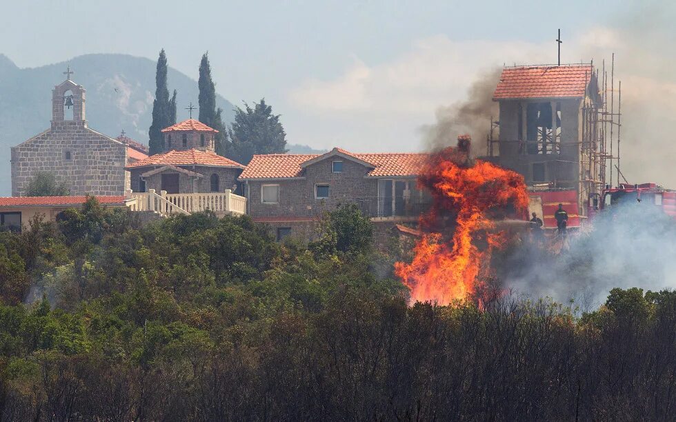 Пожары 2017 год. Пожар в Черногории. Европа в огне. Пожар в Италии. Пожары в Европе.