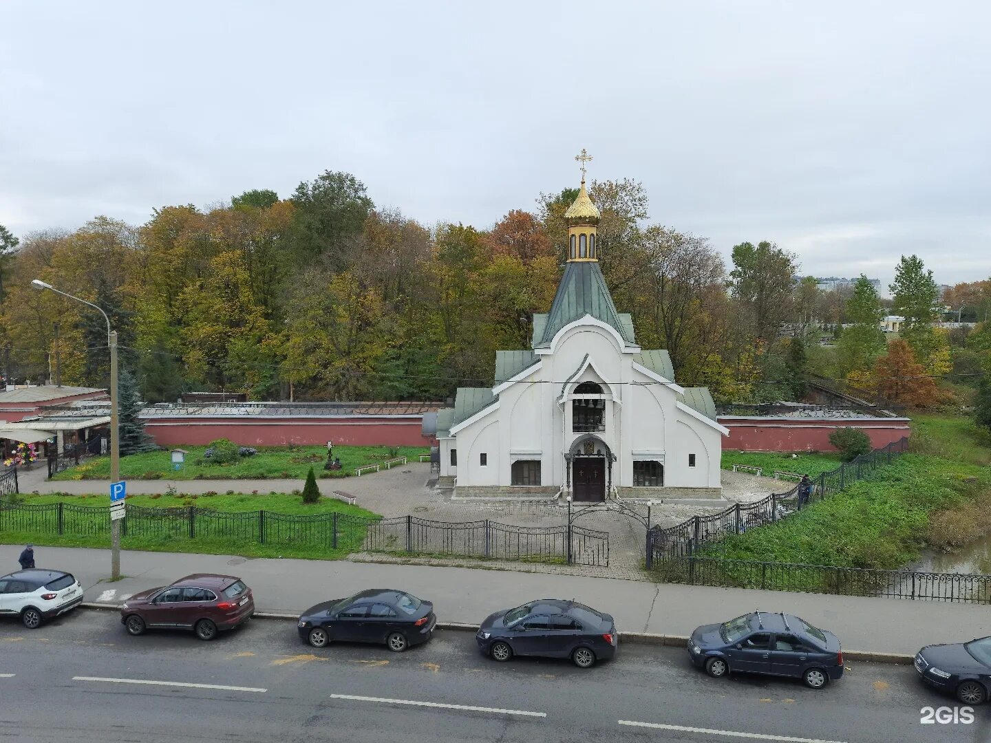 Цветы на кладбище спб. Красненькое кладбище Автово. Красненькое кладбище СПБ. Южное кладбище Санкт-Петербург. Красненькое кладбище в Санкт-Петербурге фото.